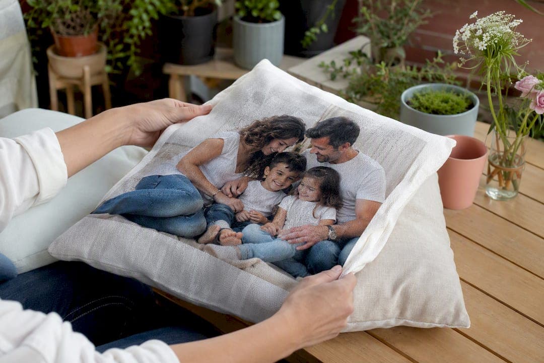 Diseñar cojín con fotos familiares: ideas y cómo prepararlo